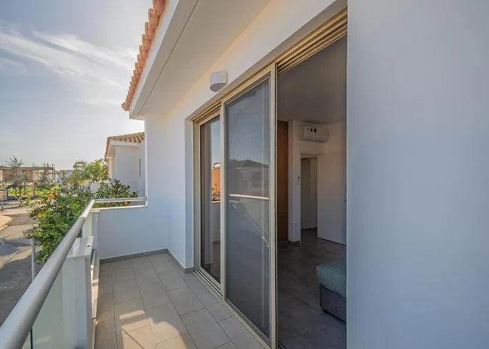 Azure Andrea * Παραλίμνι